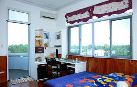 Nên lắp đặt cửa lưới nào cho phòng ngủ